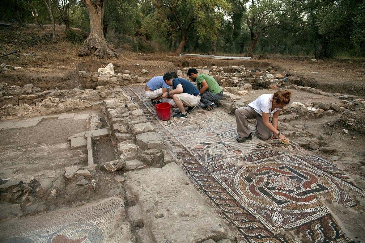 Antandros Roma Evi Mozaik Temizliği (Fotoğraf; Firdevs Sayılan)