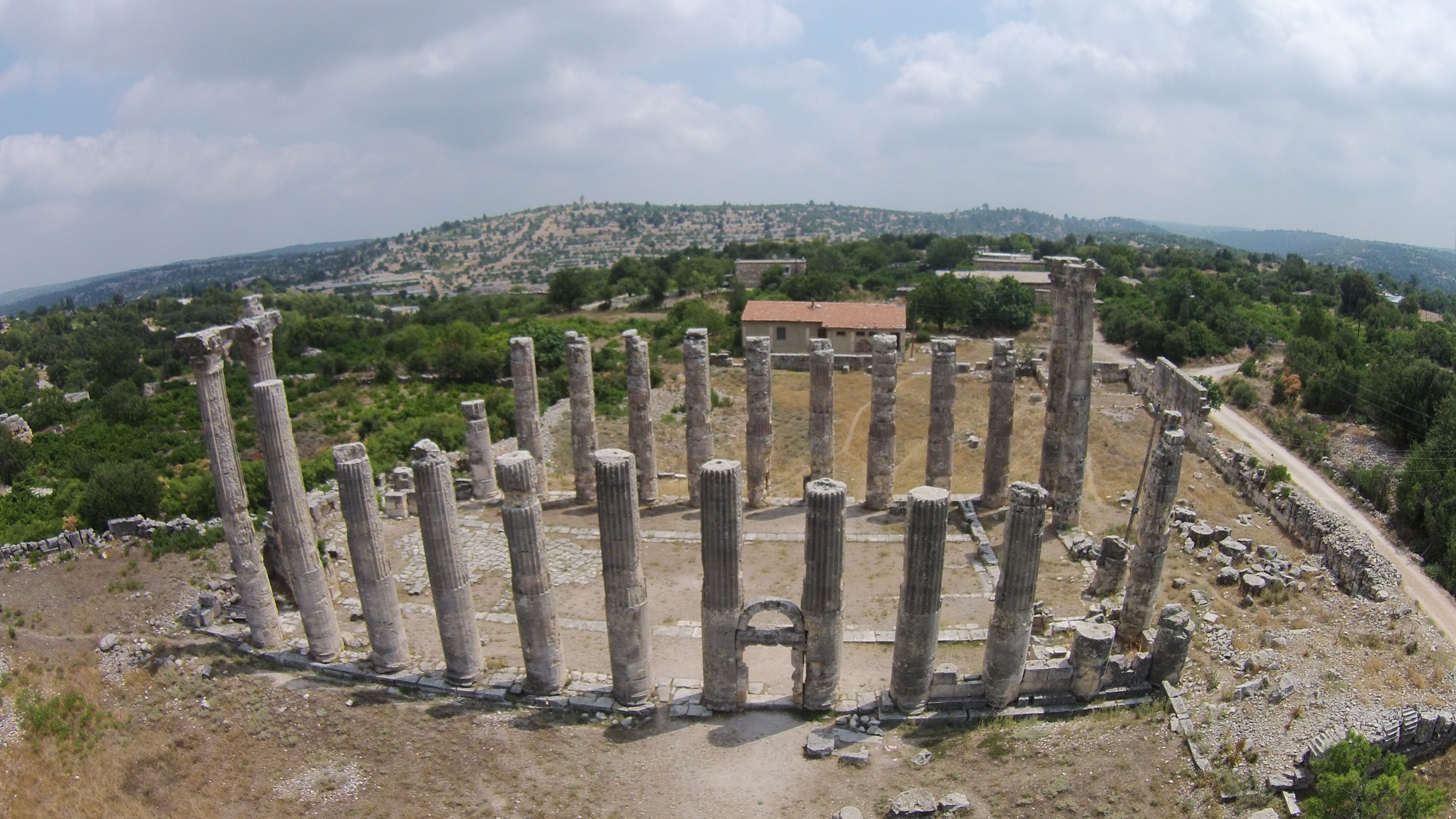 Uzuncaburç / Diocaeserea Zeus Olbios Tapınağı (Fotoğraf: Doç. Dr. Ümit Aydınoğlu)