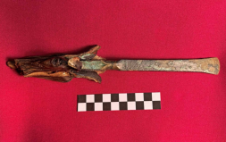 Tunç Çağına Ait Ahşap Saplı Keski Bulundu