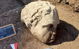 Roma’da Büyük Bir Mermer Heykel Başı Bulundu