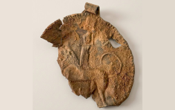 Tanrıça İştar Betimli Gümüş Kolye Bulundu