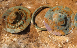Roma Dönemi Bir Mezarda Bulunan Aslan Başlı Kulplar