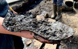 2 Bin Yıllık Devasa Bir Deri Ayakkabı Bulundu