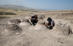Kevenli Kalesi’nde Çivi Yazılı 76 Pithos Ortaya Çıkarıldı