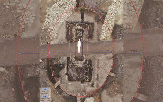 efendisinin-yanina-diri-diri-gomulmus-bir-kurban-mezari-bulundu