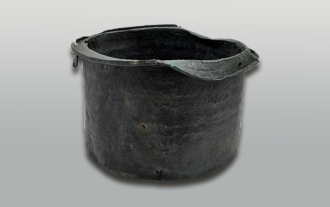 pergamon-kazilarinda-1400-yillik-tunc-kazan-bulundu