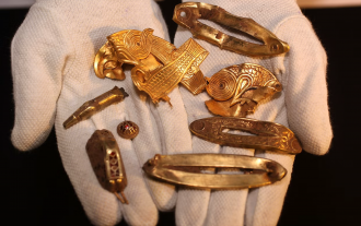 ingiltere-de-anglo-sakson-donemine-ait-altin-eserler-bulundu