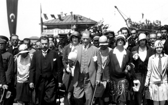 ataturk-un-cumhurbaskanliginda-1923-1938-turkiye-de-yabanci-ekiplerin-yuruttugu-arkeolojik-calismalar