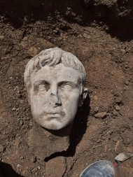 İmparator Augustus’a ait mermer baş bulundu